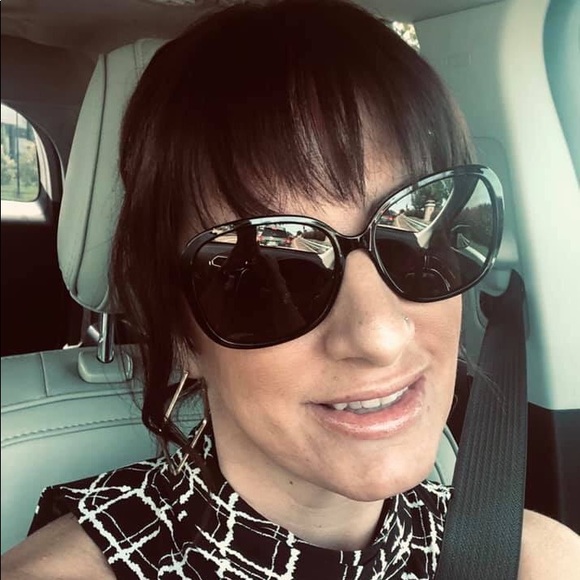 Meet your Posher, Jennifer - Picture 4 of 5